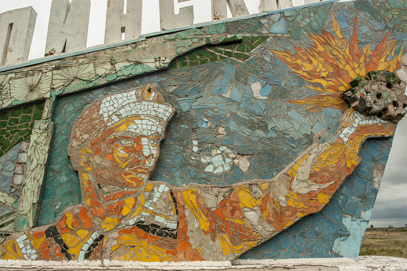 Illustration for article titled 10 Decaying Giants That Still Guard the Spirit of the Soviet Union